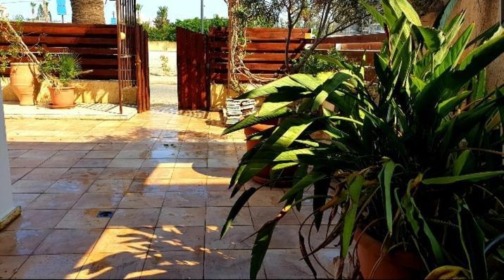 Palm Beach Apartment Voroklini Exterior photo